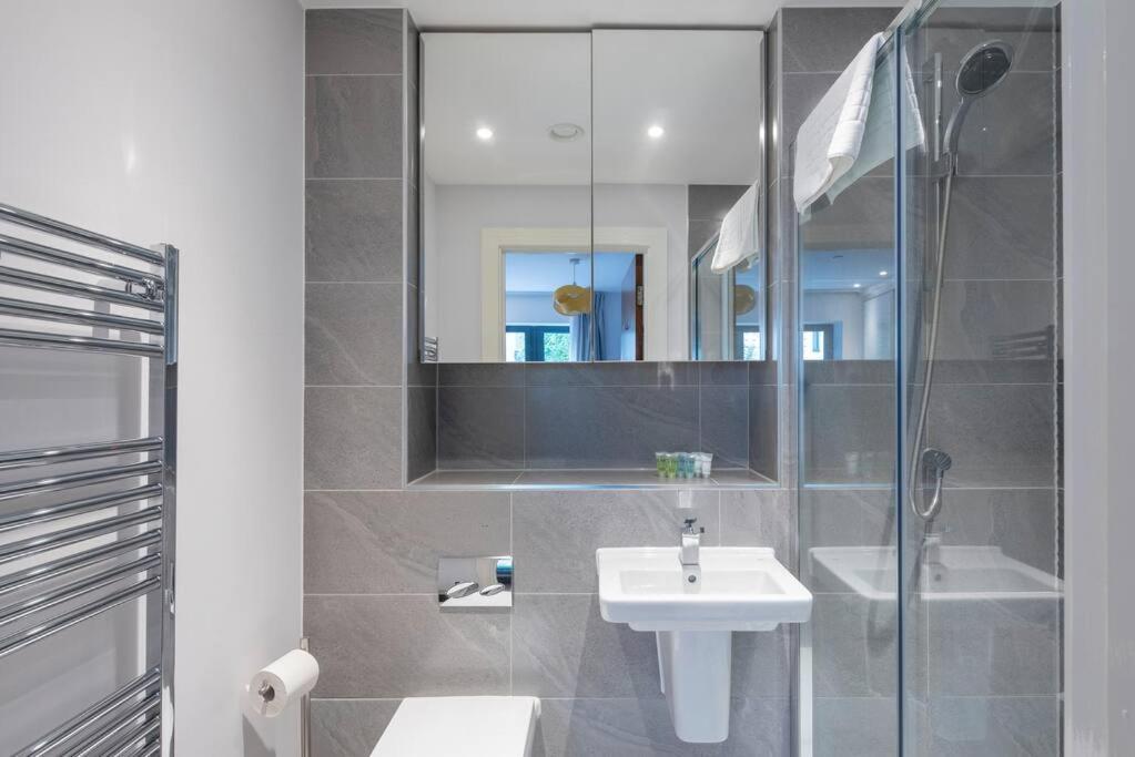 Stylish 2 Bed 2 Bath In Highgate & Free Parking Leilighet London Eksteriør bilde